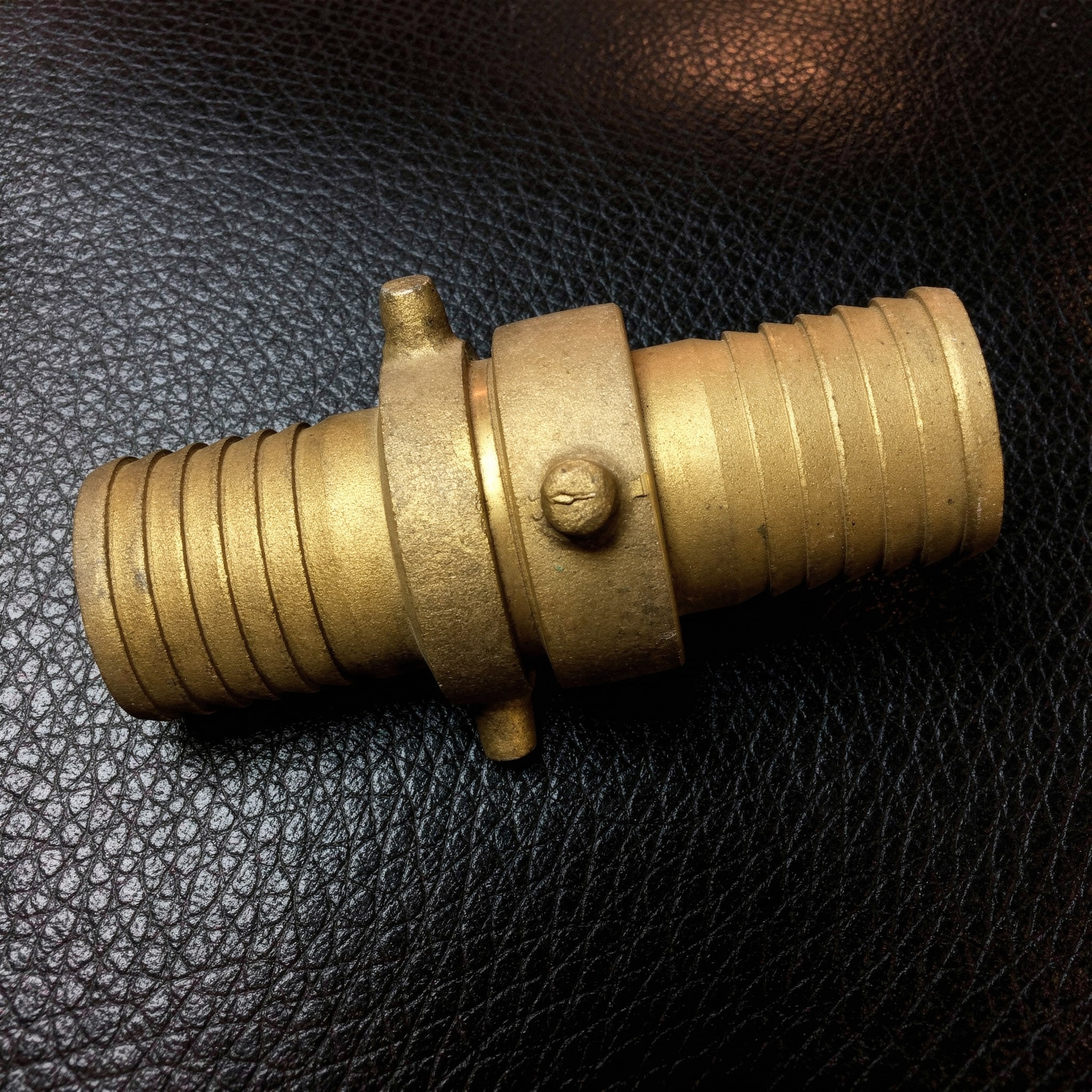 Conexión doble para manguera de 1" de diámetro de bronce
